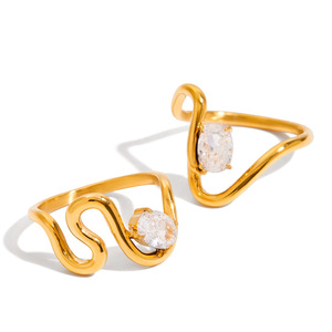 Bague ovale en acier inoxydable plaqué or 18 carats en forme de vague avec zircon blanc serti à griffes, bijou unisexe, cadeau - Product Image 5