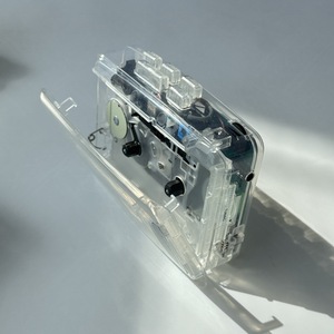 Reproductor de Casetes Portátil Transparente, Radio AM/FM Retro con Bluetooth, Música Estéreo HiFi, Walkman de Plástico ABS para Interiores y Exteriores - Product Image 6
