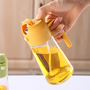 Caja de embalaje personalizada 2 en 1 Dispensador de aceite de oliva Botella de vidrio en aerosol de aceite 17 oz Herramienta de cocina Tapa con mango Botella de aceite de vidrio - Product Image 1