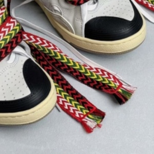 Vente directe d'usine de chaussures décontractées de luxe à bout rond, respirantes et tendance, en plusieurs couleurs, avec lacets, style skate. - Product Image 1