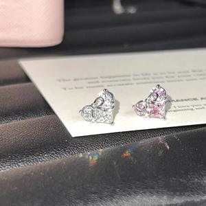 أقراط نسائية جميلة التصميم على شكل فيونكة عالية الجودة مرصعة بالزركون على شكل قلب من التيتانيوم للحفلات - Product Image 5