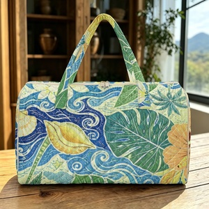 Sac de voyage matelassé simple <span class=keywords><strong>à</strong></span> motif de fleurs de Tiare des Îles Cook, prêt <span class=keywords><strong>à</strong></span> l'emploi, avec fermeture éclair et poignées de transport - Product Image 3
