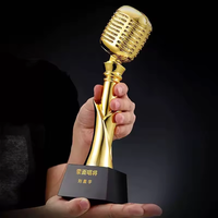 Trophée en résine métallique dorée, argentée et cuivrée en forme de microphone, avec cristaux, pour concours de chant et de musique