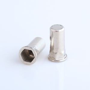 Tuerca Remachable de Acero Inoxidable 304 de Cabeza Plana y Extremo Cerrado con Medio Hexágono - Product Image 1