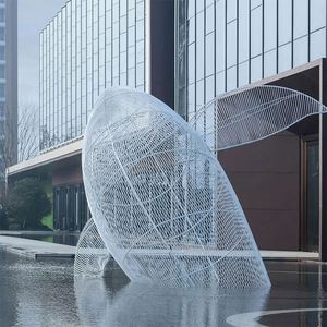 Sculpture paysagère moderne géante en acier inoxydable soudé, motif baleine en maille creuse, personnalisée, pour monument urbain et espace frontalier - Product Image 3