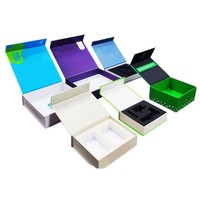 Boîte d'emballage carrée personnalisée de style livre, papier kraft gris, design de dessin animé, grande taille, fermeture magnétique, boîte cadeau simple à ouverture rabattable