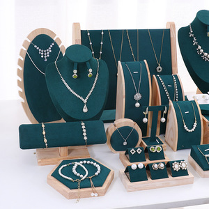 Exhibidores de Joyería de Cuero, Soporte para Collares, Exhibidores para Anillos y Pendientes - Product Image 1