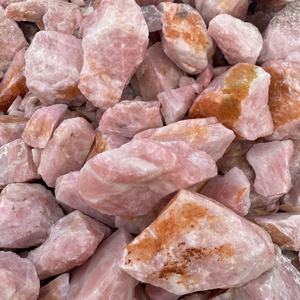 Vente en gros de pierres brutes de <span class=keywords><strong>quartz</strong></span> <span class=keywords><strong>rose</strong></span> de haute qualité, pierres précieuses brutes de grande taille pour la décoration de la maison - Product Image 4