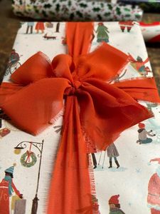 Cinta de Terciopelo de Poliéster de 2 Pulgadas en Oferta, Color Auburn, Borde Deshilachado, para Lazos de Mariposa Navideños, Embalaje de Regalos, 3 Yardas - Product Image 4