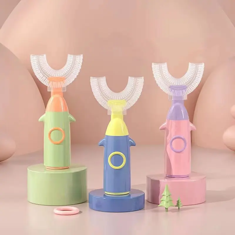 Nuovo design bambini bambino bambini spazzolino da denti in Silicone alimentare testa spazzolino da denti a forma di U detergente a 360 gradi per bambini bambino