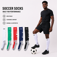 Nouvelle conception, chaussettes de sport de football en polyester à 3 trous, antidérapantes, absorbantes, avec logo sur le dessous, pour jeunes et adultes, automne