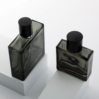 Flacons de parfum carrés en verre noir mat à paroi épaisse et épaule plate, vides, personnalisables, en gros, 50 ml et 100 ml, avec pulvérisateur à pompe
