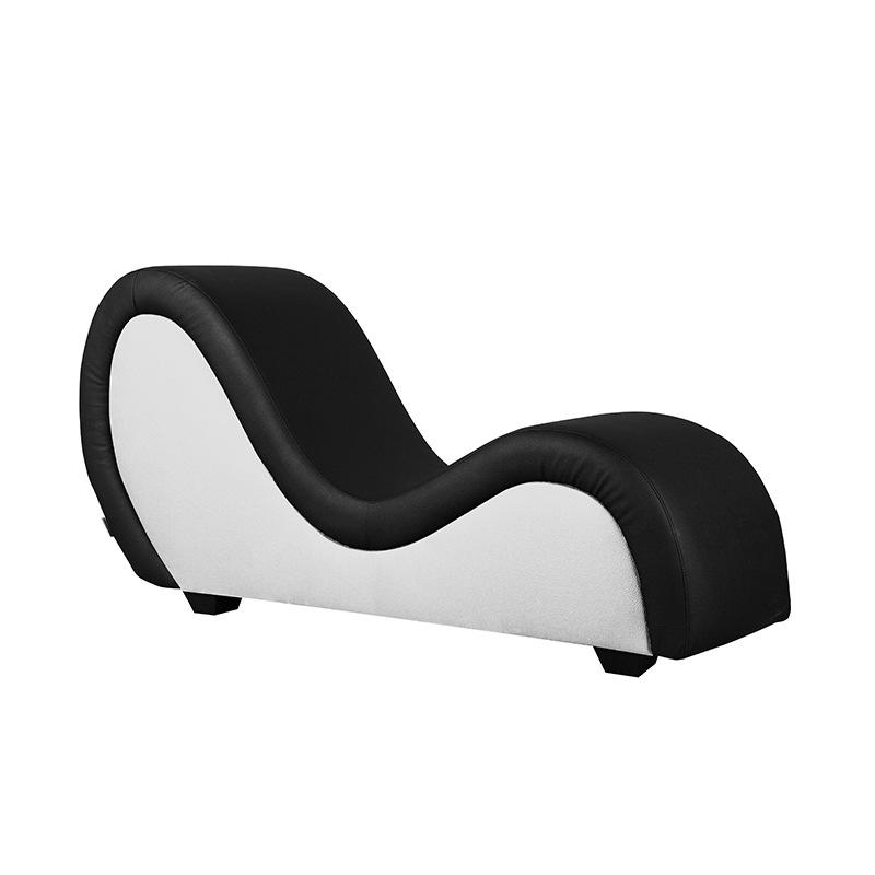 เก้าอี้นวมสไตล์คลาสสิกสีดำและสีขาว