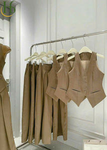 Ensemble pantalon droit et gilet uni marron pour femme, col en V, mélange coton/lin respirant, coupe classique, élégant pour le bureau ou décontracté - Product Image 3