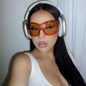 Finewell 2083 Nuovi <span class=keywords><strong>Occhiali</strong></span> <span class=keywords><strong>da</strong></span> <span class=keywords><strong>Sole</strong></span> di Lusso alla Moda con Montatura Grande, <span class=keywords><strong>Occhiali</strong></span> <span class=keywords><strong>da</strong></span> <span class=keywords><strong>Sole</strong></span> Avvolgenti Arancioni <span class=keywords><strong>da</strong></span> Donna - Product Image 2