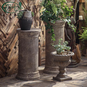 Support à fleurs colonne romaine rétro européenne pour jardin, ornement vintage d'extérieur pour la décoration de villa et balcon, finition métallique naturelle - Product Image 1