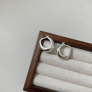 Elegantes Pendientes de Aro de Plata de Ley 925, Ligeros, Cómodos, con Forma de Cúpula Lisa, para Uso Diario, Joyería Atemporal - Product Image 1