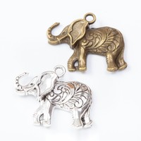Breloque éléphant à motif roulé en alliage de zinc pour accent de marque-place de mariage indien