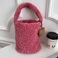 Sac à main en laine personnalisé de haute qualité pour femmes sac seau en peluche souple magnétique fantaisie pour accessoire de shopping pour filles