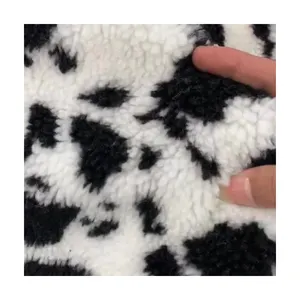 Vendita calda lavorato a maglia in poliestere 100% Anti-pillola di latte vaccino Sherpa stampato in pile di agnello tessuto 100% poliestere tessuto stampato personalizzato in poliestere