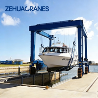 Lève-bateau mobile robuste pour yacht, idéal pour les opérations d'entretien de navires en marina, chantier naval et port.