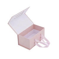 Nouvel arrivage de boîte cadeau de papier d'emballage de chaussures de stockage de couvercle magnétique rose pliable et écologique personnalisé avec poignée en ruban