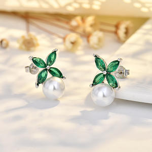 Nieuwe Franse Bloem Klaver Parel Zilveren Dames Oorknopjes Niche Design Hoogwaardig Licht Luxe Micro-ingelegde Zirkoon Oorbellen Sieraden - Product Image 2