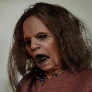 Máscara Facial Completa de Látex de Mujer Mayor Aterradora y Reventona para Halloween, Divertida y Extravagante, Accesorio de Disfraz para Fiestas, para Mayores de 18 Años - Product Image 3