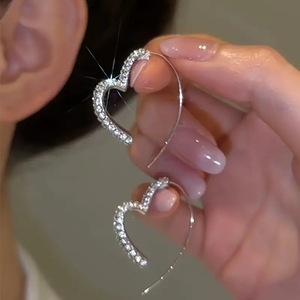 Orecchini a Cuore Scintillanti per Donne, Graziosi Orecchini d'Amore, Gioielli alla Moda per Uso Quotidiano e Feste - Product Image 2