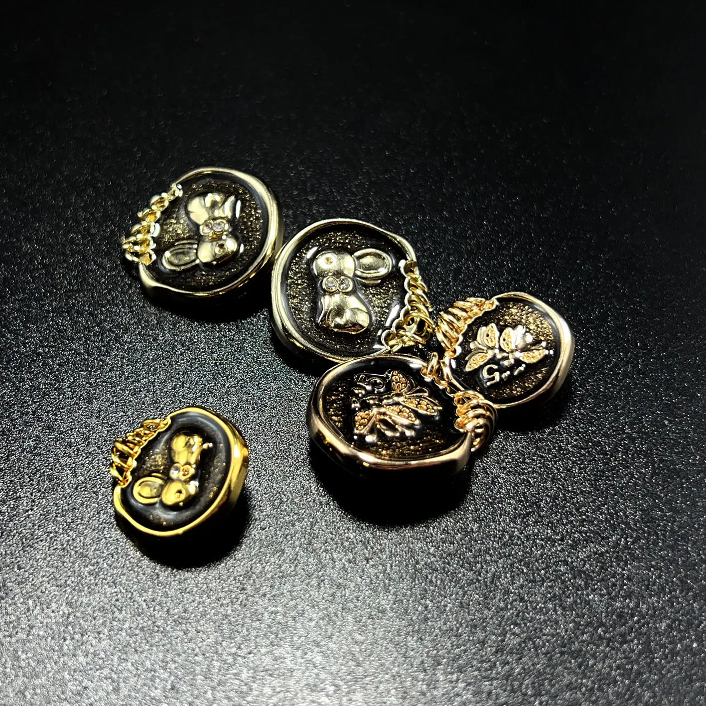 Wholesale High-End Ladies Custom Buttons Decorated with Metallic Surfaces and Bee-Patterned Hoops