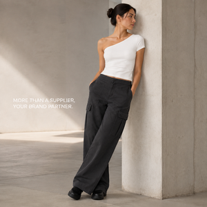 Haut court ajusté blanc asymétrique à une épaule et manches courtes pour <span class=keywords><strong>femme</strong></span> – Tendance et décontracté - Product Image 2