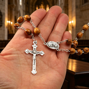 Rosario de Madera con Cuentas y Crucifijo Plateado INRI, Joyería Religiosa Cristiana, Unisex, Hecho a Mano, Chapado Antiguo - Product Image 1