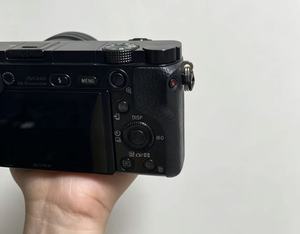 Appareil photo hybride Sony Alpha 6000 (ILCE-6000L) d'occasion avec objectif E PZ 16-50mm OSS, 24,3 MP, capteur APS-C - Product Image 4