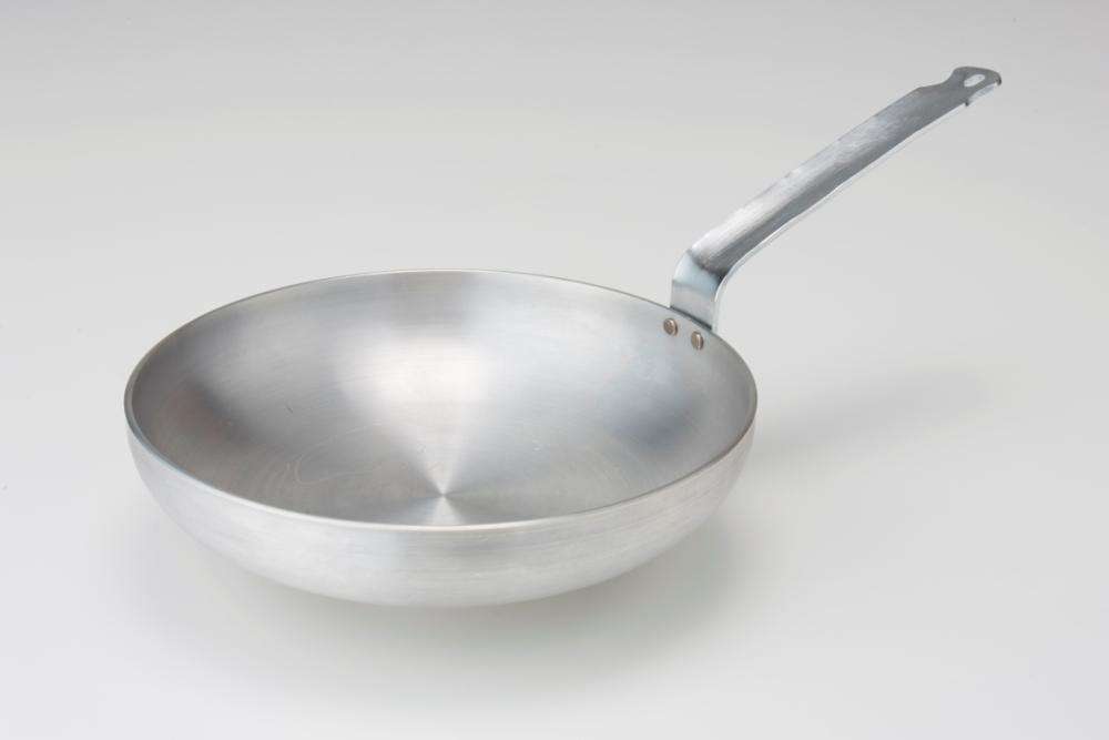 Aluminum polishing frying pan Metal holding hand web