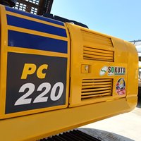 Excavatrice sur chenilles Komatsu PC220 d'occasion, machine japonaise d'origine pour travaux de terrassement et de construction
