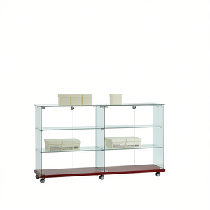 Vitrine moderne en verre de 160 cm de large avec portes verrouillables et roulettes, base en bois de cerisier, rangement pour salon - Product Image 2
