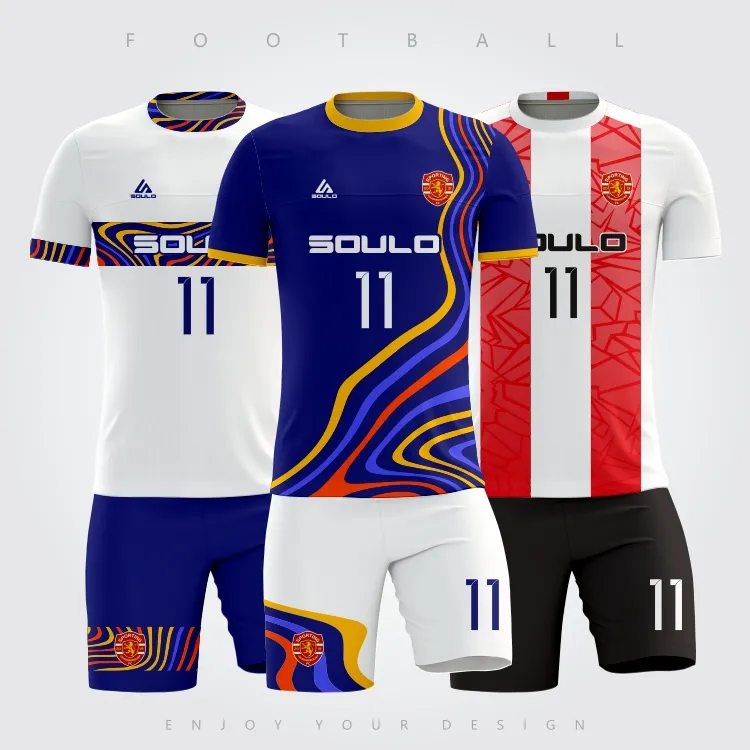 Benutzer definierte Großhandel Wärme übertragung Sport Fußball Uniform für die Schule Atmungsaktive Sublimation Jersey Fußball mit Socken