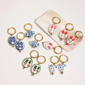 Ceramica alla moda 18K oro placcato in acciaio inox <span class=keywords><strong>tulipano</strong></span> fiore goccia <span class=keywords><strong>orecchini</strong></span> a cerchio da donna regalo per la festa - Product Image 3