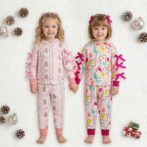 Conjuntos Navideños para Hermanas: Sudadera con Capucha, Mangas con Lazos, Luces de Jengibre y Bolsillos, Pantalones Jogger - Product Image 1