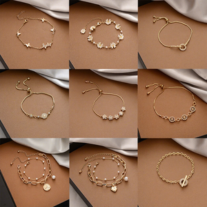 Bracelets vintage en fer électroplaqué avec perles, en forme de cœur, chiffres romains, carrés, cinq fleurs et étoiles - Product Image 3