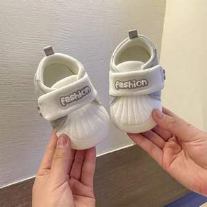 Chaussures tubulaires mi-longues ultra-légères à scratch, motif dessin animé personnalisé, pour nouveau-nés et tout-petits de 1 an – Chaussures tendance - Product Image 1