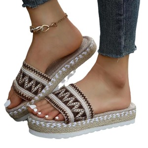 Sandalias de cuña de estilo viento nacional de verano para mujer, zapatillas de caramelo de hilo de fondo grueso para mujer, talla grande con luz abierta para primavera - Product Image 1