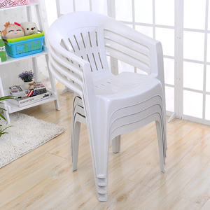 Cadeira de Plástico PP Empilhável Branca Barata para Jardim com Pernas Antiderrapantes para Eventos, Vilas e Pátios - Product Image 4