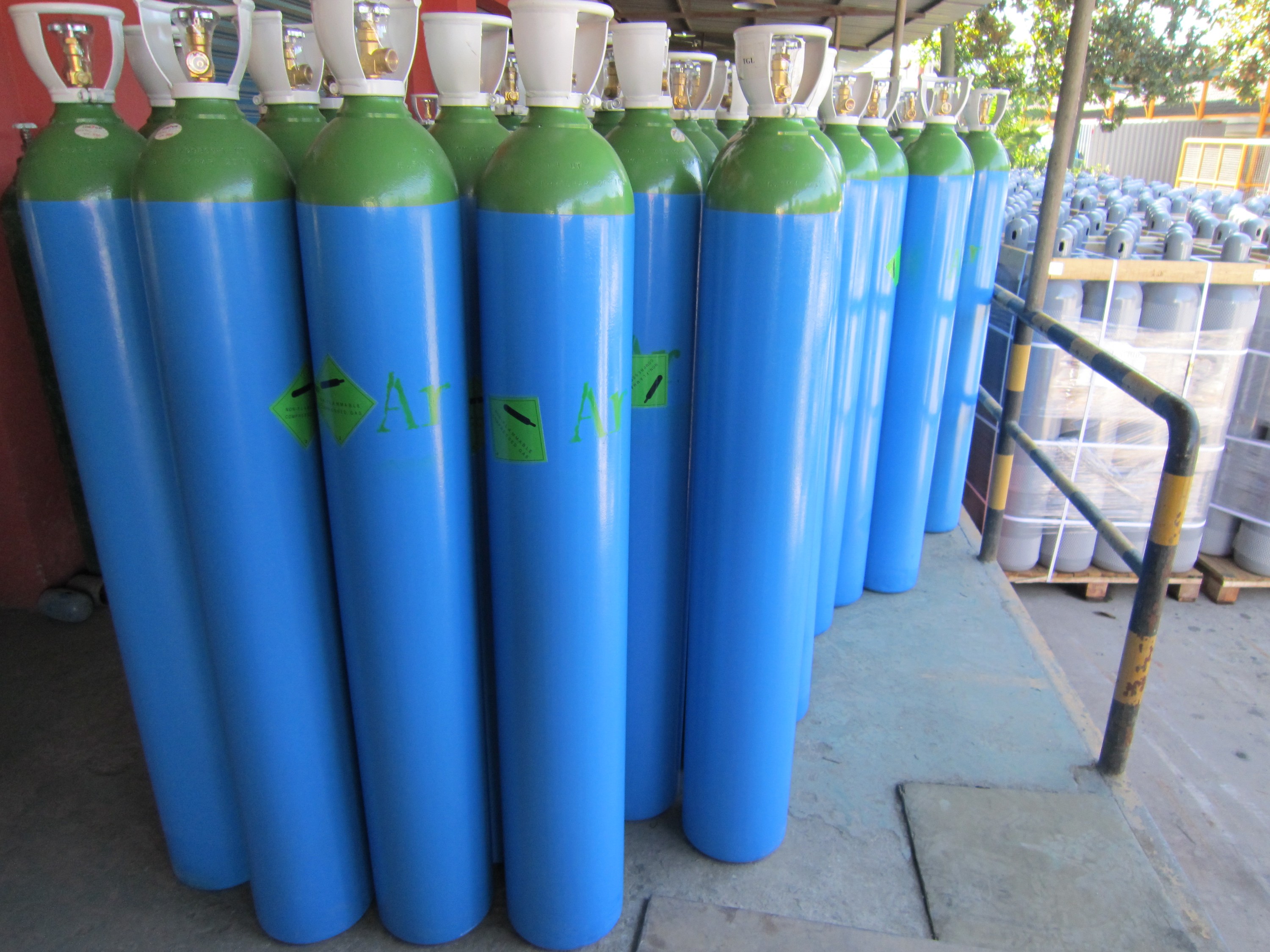 Co2 Cylinder Chinese Industrial Seamless Steel 8L Co2 Oxygen Gas Cylinder Price With Valve In Stock