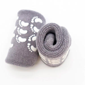 جوارب من السيليكون جل ترطيب للاستخدام اليومي جوارب عناية بكاحل بطول القدم مع شعار للجسم والكفة بتصميم غير كعب مشطوب - Product Image 3