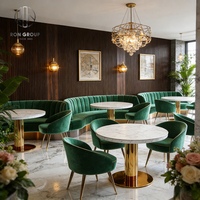 Ensemble de meubles de restaurant et d'hôtel haut de gamme sur mesure Ron Group, sièges en demi-cercle, chaise en velours, table ronde en marbre