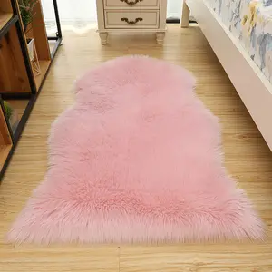 Vente en Gros de Tapis en Fausse Fourrure de Chambre à Coucher Plusieurs Couleurs Doux et Moelleux Épais et Longs Cheveux Forme Irrégulière