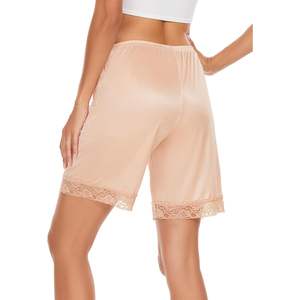 กางเกงขาสั้นแบบสวมสำหรับผู้หญิง แต่งขอบลูกไม้สีพีช ทรงคูลอตต์ บลูเมอร์ - Product Image 1