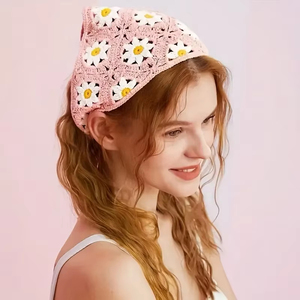 Élégant Bandeau Écharpe Triangulaire Tricoté pour Femme, Motif Fraise Tendance, Accessoire Cheveux Polyvalent - Product Image 6