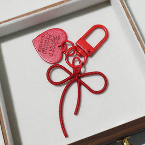 Porte-clés DIY en alliage creux en forme d'arc avec pendentif cœur coloré, tendance mode, style mignon pour fille, breloque de sac - Product Image 4